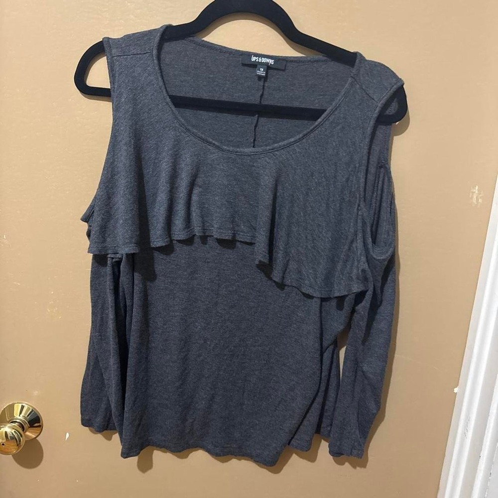 Ups & Downs Cold Shoulder Top Womens 1X Gray Good Ruffle Long Sleeve Blouse